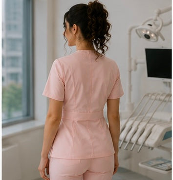 Bluză Medicală ZIBA ÉLÉGANCE | Roz Pudrat + Pantaloni Cadou