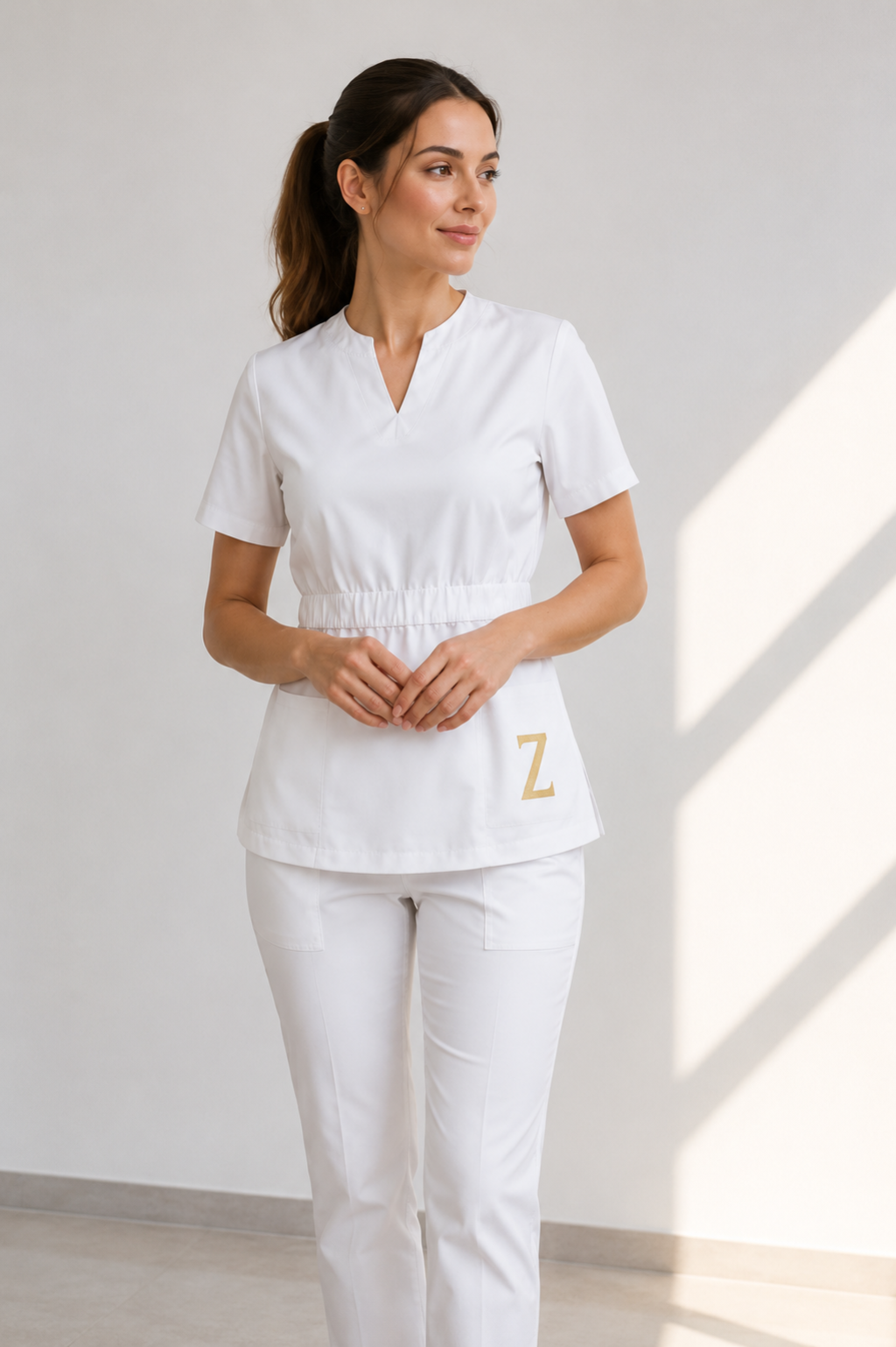 Bluză Medicală ZIBA PURE | Alb + Pantaloni Cadou