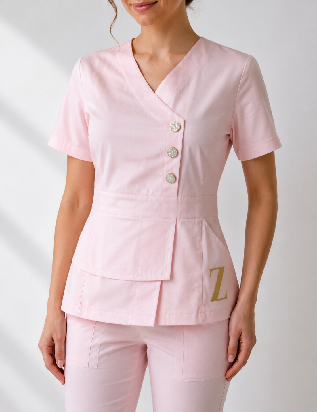 Bluză Medicală ZIBA ÉLÉGANCE | Roz Pudrat + Pantaloni Cadou