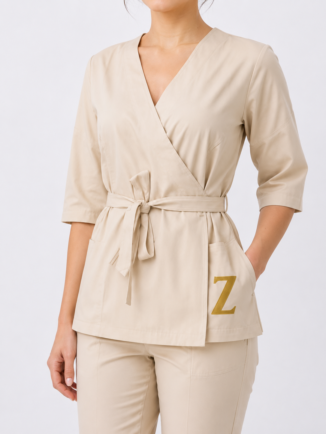 Bluză Medicală ZIBA ESSENCE | Bej + Pantaloni Cadou