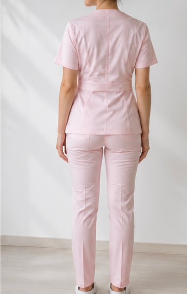 Bluză Medicală ZIBA ÉLÉGANCE | Roz Pudrat + Pantaloni Cadou