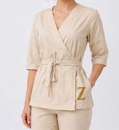 Bluză Medicală ZIBA ESSENCE | Bej + Pantaloni Cadou